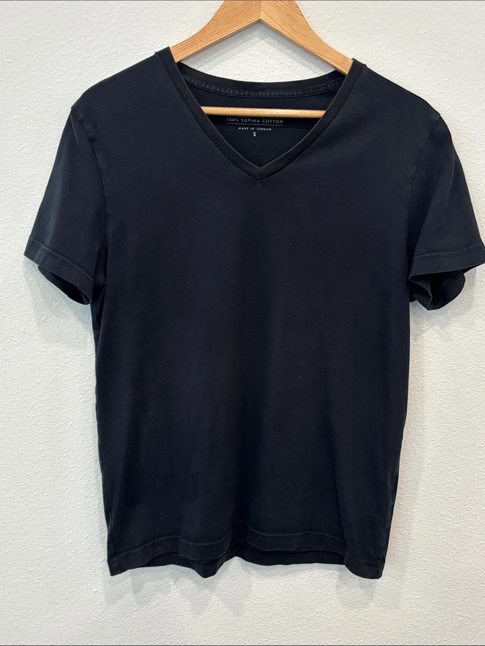 Banana Republic Classic Men’s Supima Cotton Black V-Neck Tee Size S